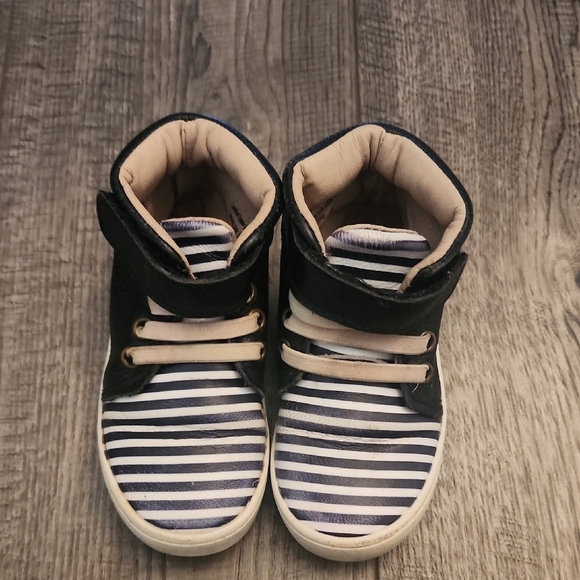 Monkey Feet Striped Black and White Kids Shoes 12-18 Months - Picture 1 of 3